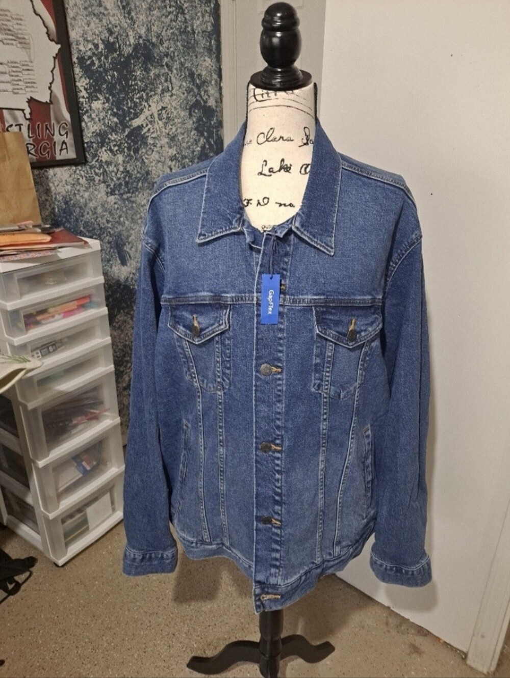 NWT!!! Mens Gap Blue Denim Jacket with Gapflex. Size XXL